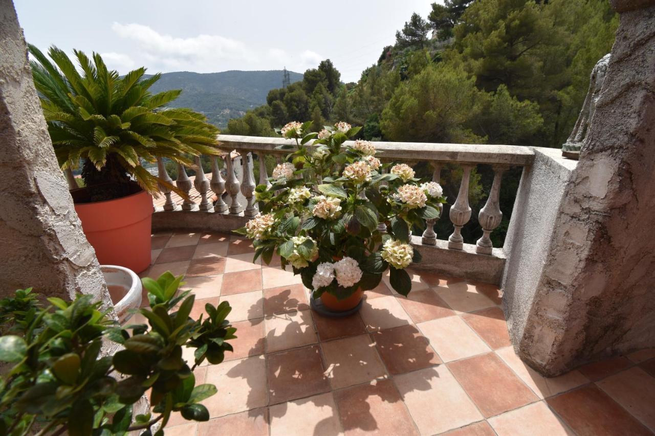 Studio Climatise Et Sa Terrasse Privee En Villa La Trinité Dış mekan fotoğraf
